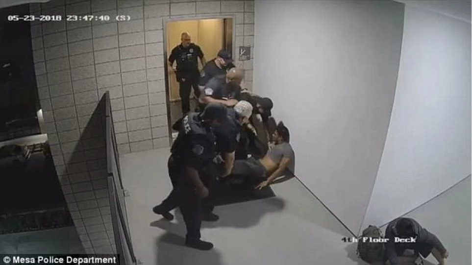 Αστυνομικοί στις ΗΠΑ ξυλοκοπούν άγρια Αφροαμερικανό «επειδή δεν καθόταν στο πάτωμα» (βίντεο)